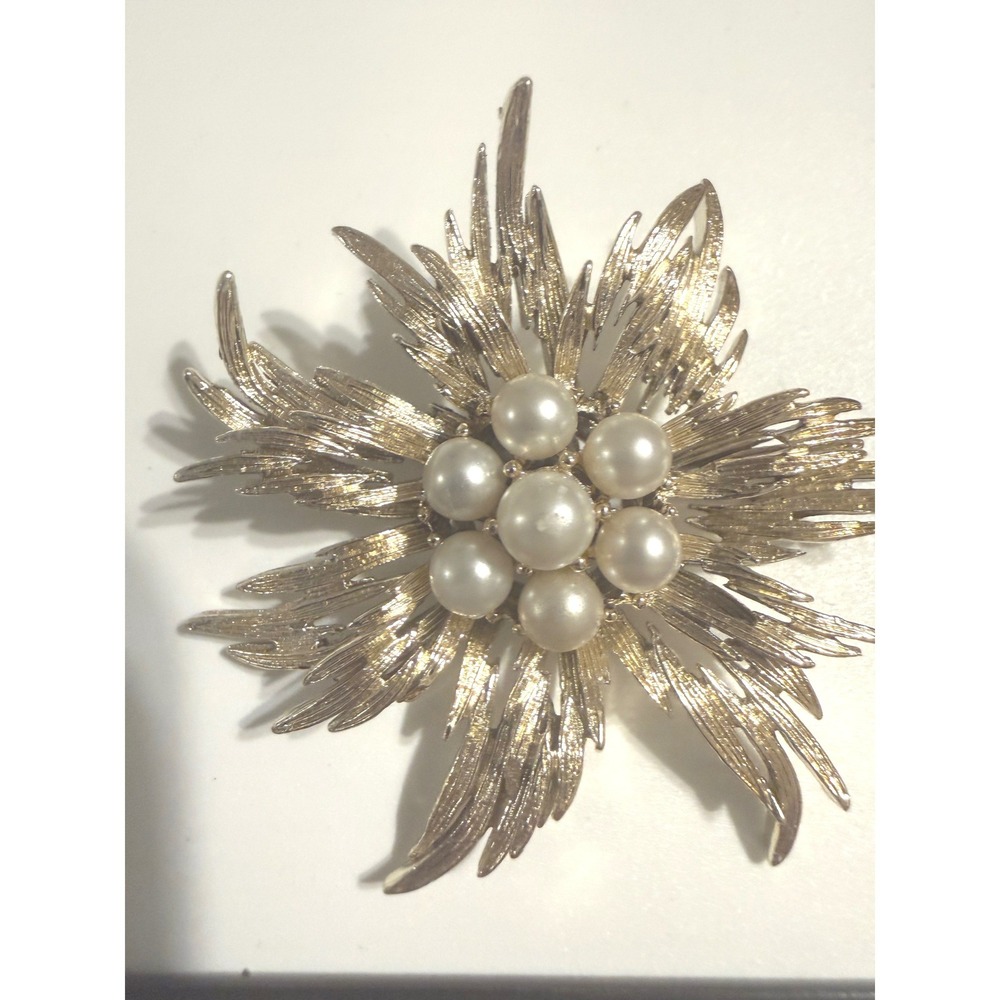 Vintage Lisner Gold Tone‎ Faux Pearl Starburst Floral Brooch Pin Signed MCM